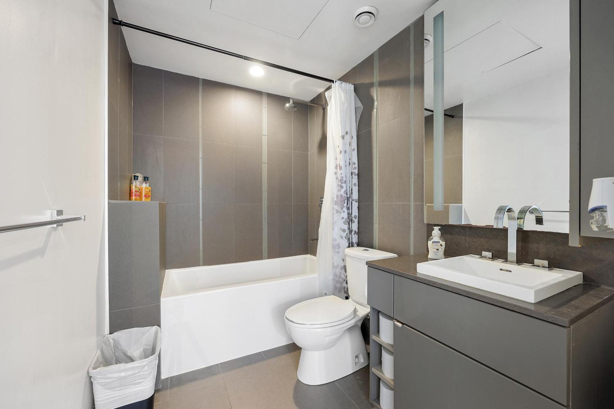 Trendy 1Bedroom Downtown Toronto Condo ภายนอก รูปภาพ