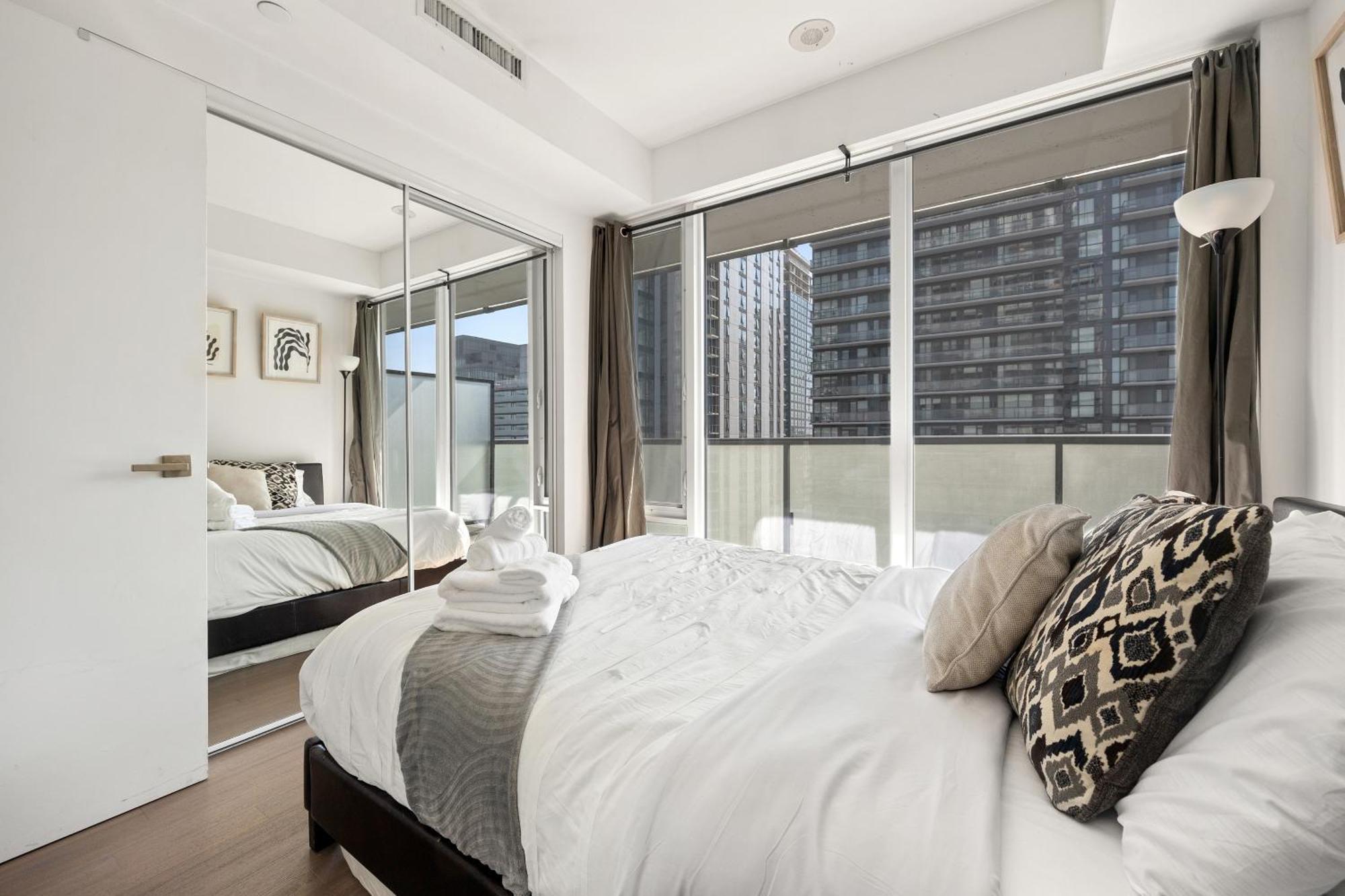 Trendy 1Bedroom Downtown Toronto Condo ภายนอก รูปภาพ